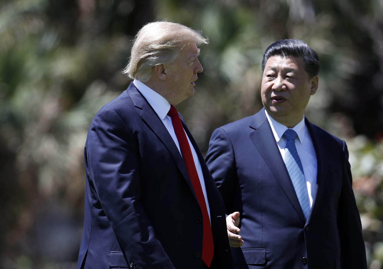 La semana pasada Trump celebró en su retiro veraniego de Mar-a-Lago en Florida un encuentro de dos días con el presidente de China, Xi Jinping, con quien discutió una amplia gama de temas de seguridad y económicos. (ARCHIVO)