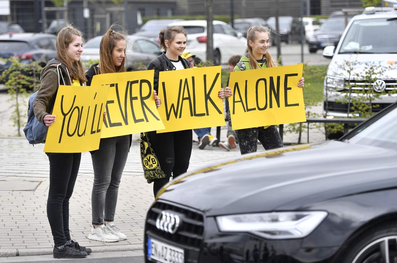 Aficiones del Dortmund y el Mónaco se hermanan en mensaje de paz