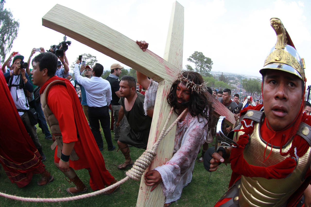 Tradición. Se realizó la escenificación del Vía Crucis y Crucifixión de Jesús, en la edición 174 de la representación en Iztapalapa.