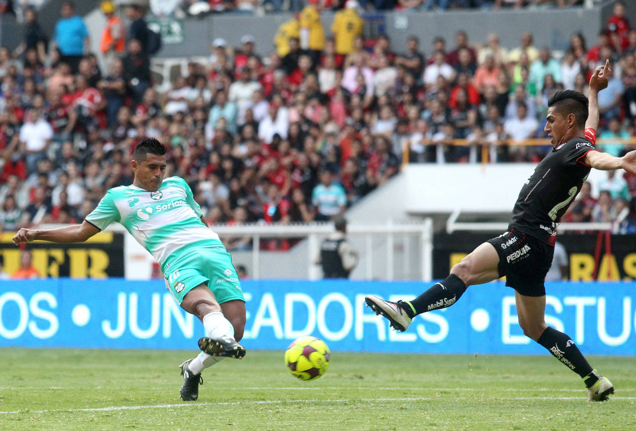 'Osvaldito' Martínez erró una oportunidad clara de gol. 