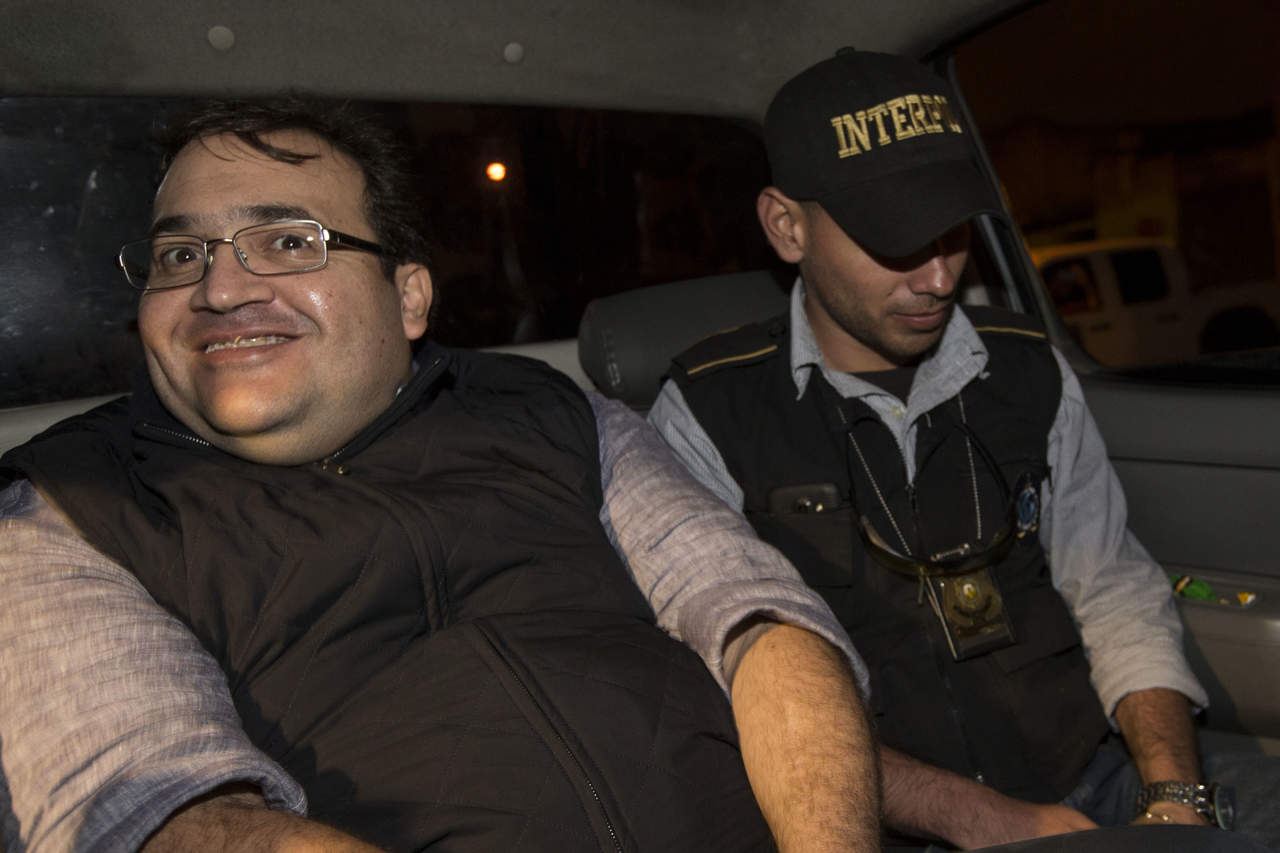 Javier Duarte mostró un semblante sonriente la noche de su detención. (EFE)