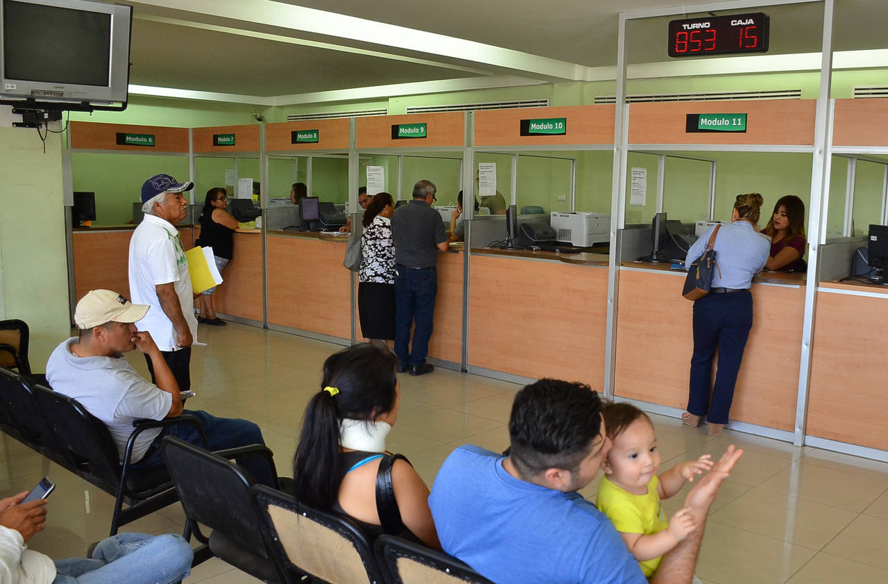 Reanudan. Hoy se reanudan actividades en la Recaudación de Rentas de Torreón, luego del período vacacional. De las 9 de la mañana a las 16:00 horas se atiende al público. (EL SIGLO DE TORREÓN)