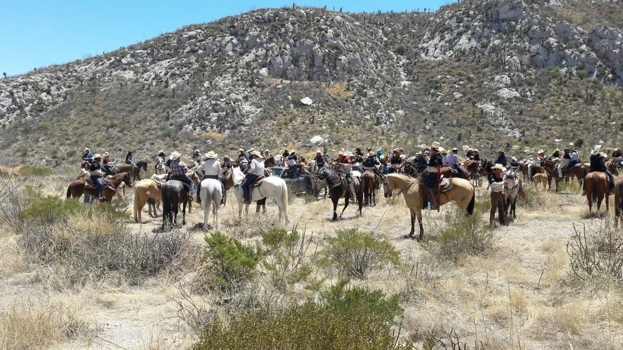 La familia organizadora del evento anunció que gracias a la generosidad de los jinetes, realizarán la donación de un caballo para el Centro de Equinoterapia de la fundación “Angelitos Lerdo”, establecido en la colonia San Isidro. (ESPECIAL)