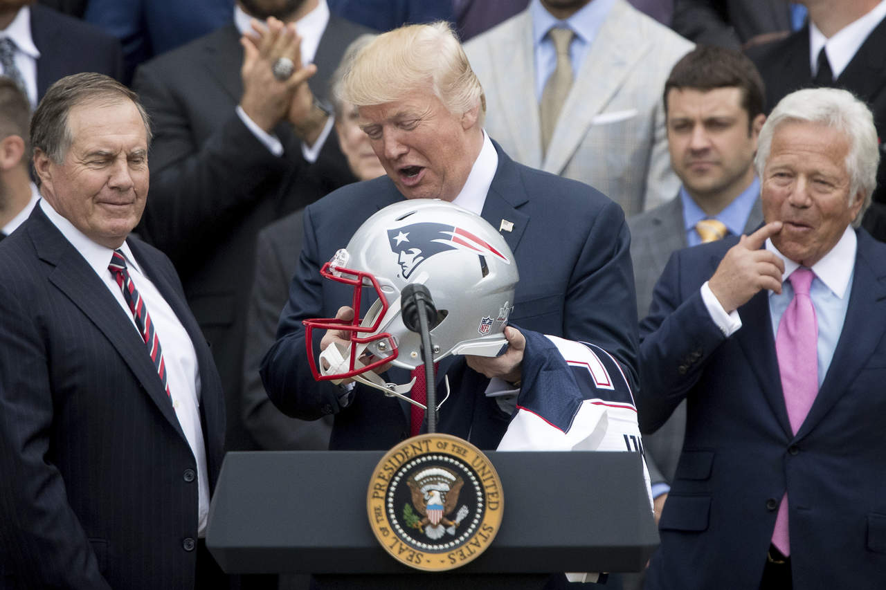 Trump felicitó por nombre a varios jugadores, aunque no mencionó a Brady, cuya amistad sacó a relucir varias veces durante su campaña.

