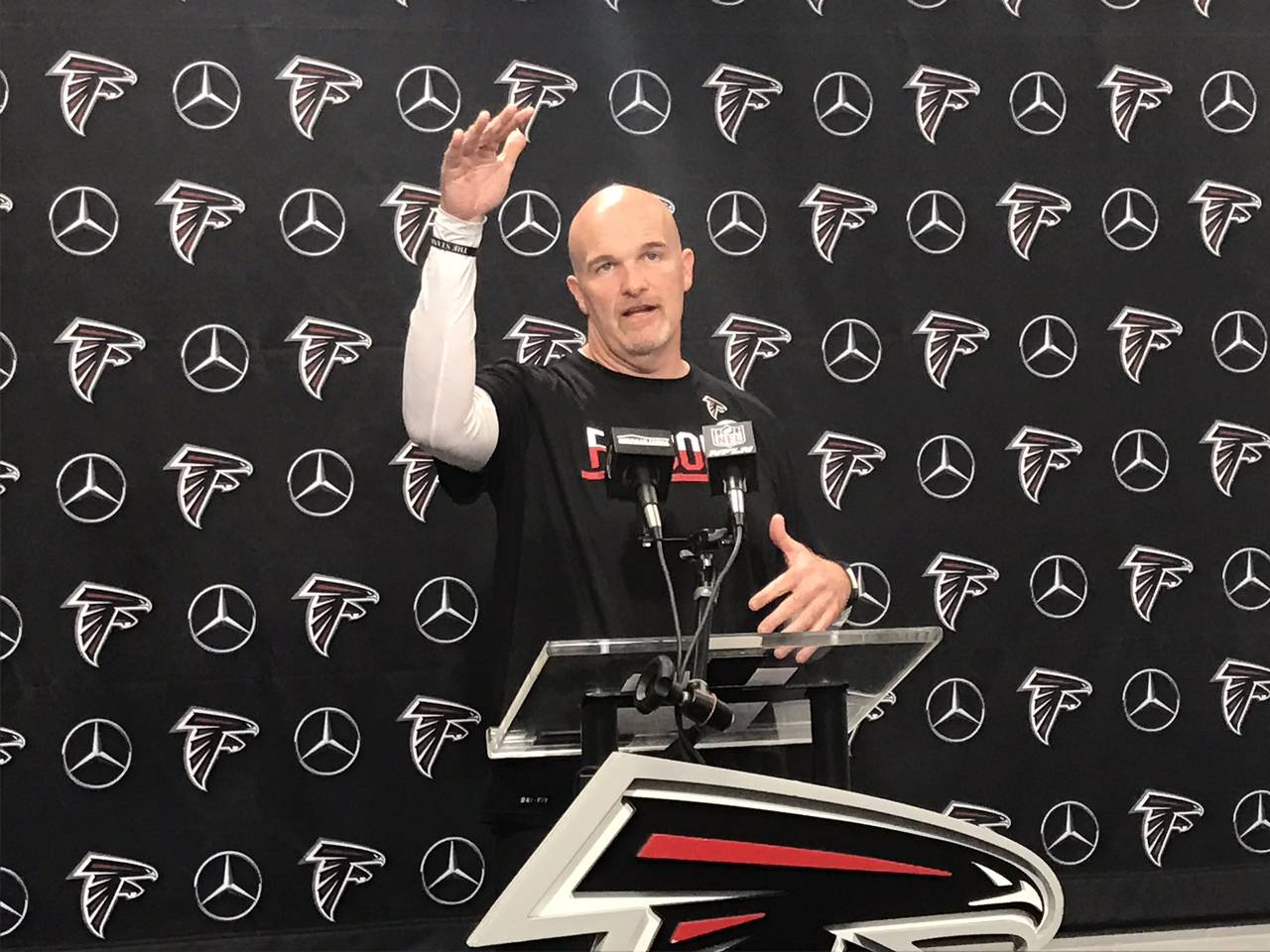 Dan Quinn, coach de Falcons, dijo que los lesionados estarán listos para iniciar los campos de entrenamiento en julio próximo. (Cortesía Falcons)