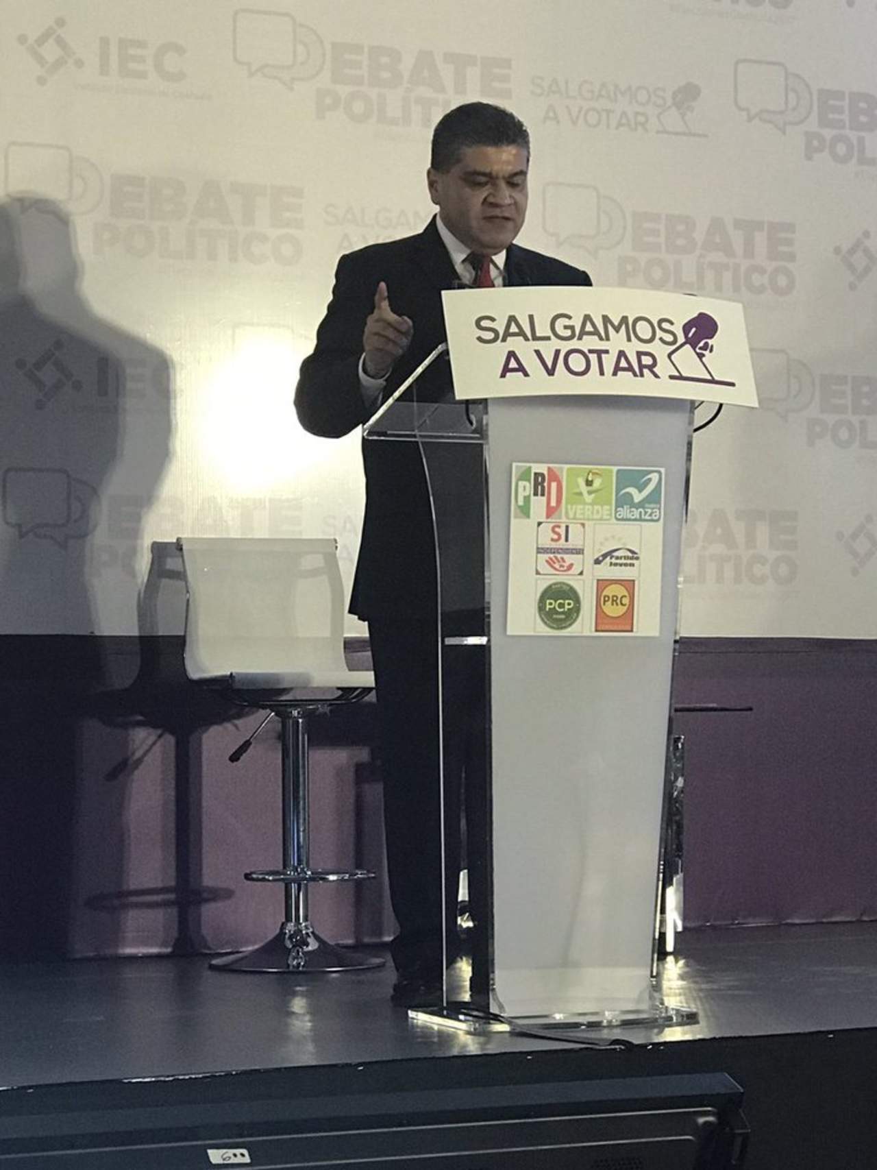 Tras el debate, Miguel Riquelme evitó hablar sobre el tema. (ESPECIAL)