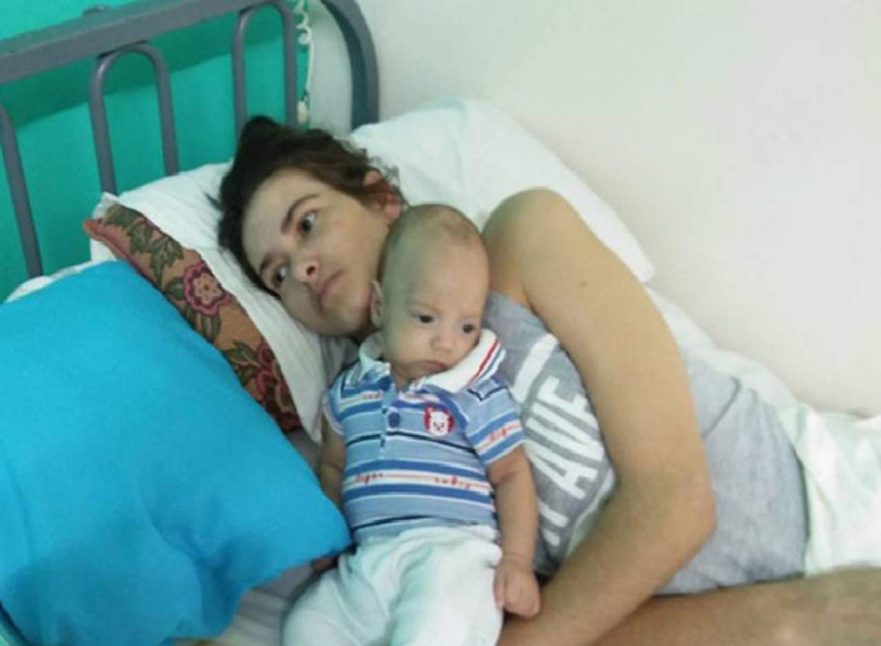 Dio a luz mientras estaba en coma y por fin conoce a su bebé