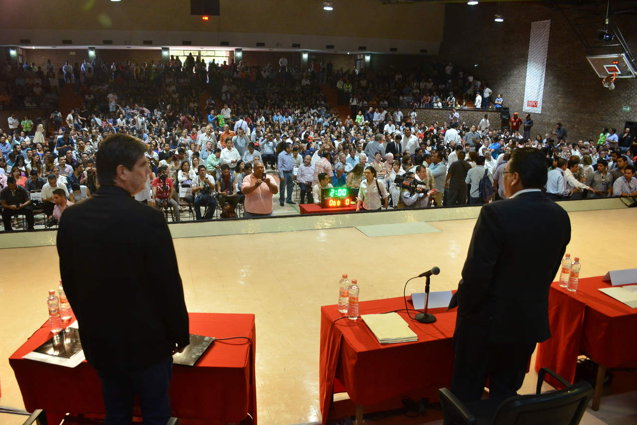 El evento se desarrolló en el Gimnasio Auditorio de la Universidad Iberoamericana campus Torreón. (FERNANDO COMPEÁN)
