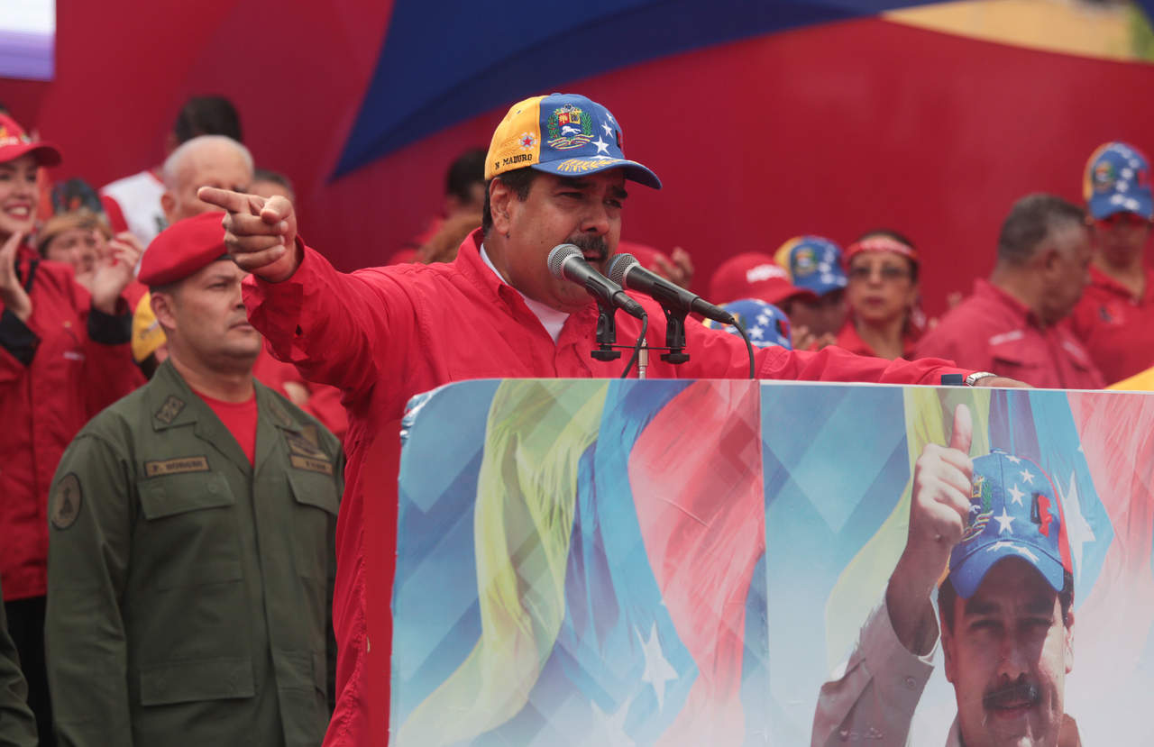 Pide Maduro investigar a compañía celular por sumarse a 'golpe'
