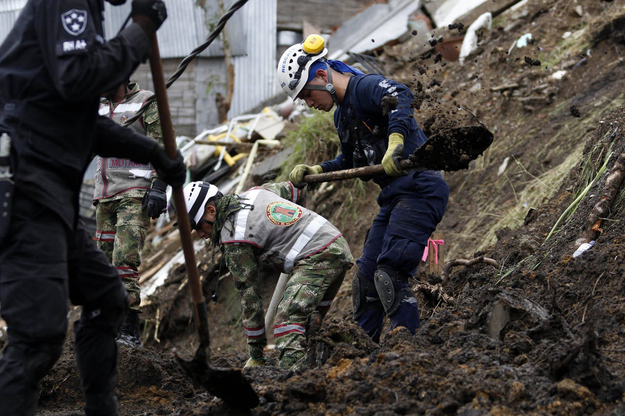 Tragedia. Los derrumbes provocados por las lluvias han dejado hasta ahora 19 muertos y 26 heridos. 