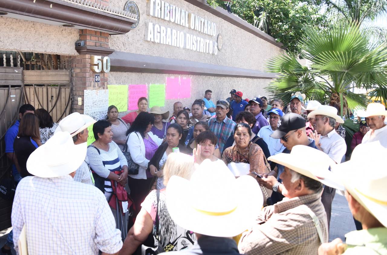 Manifestación. Campesinos demandan la salida de la magistrada Marcela Gerardina Martínez, del Tribunal Unitario Agrario. (Jesús Galindo)