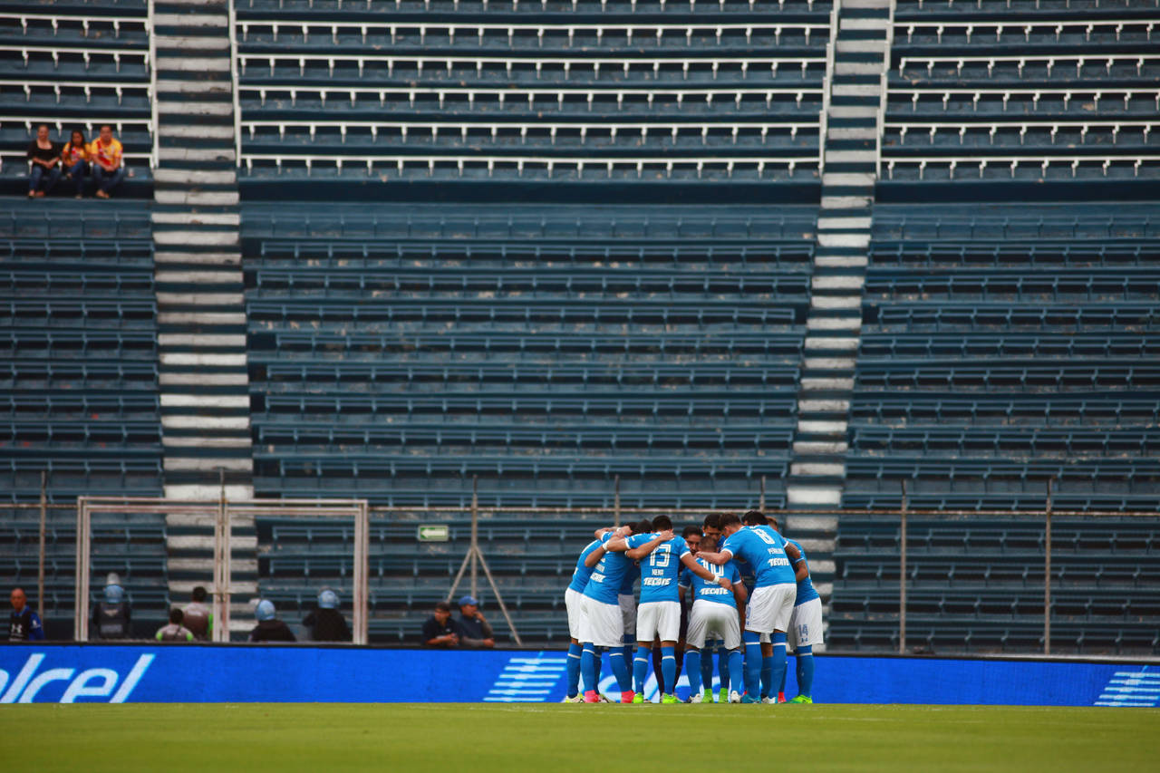 El estadio Azul llegó a lucir entradas lamentables tras una cadena de malos resultados en la Liga. (Jam Media)