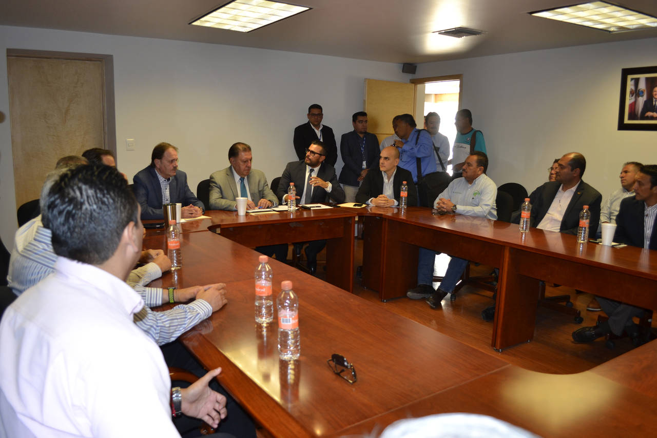 Reunión. El secretario de Desarrollo Económico presentó a los empresarios laguneros la plataforma Durango Competitivo.