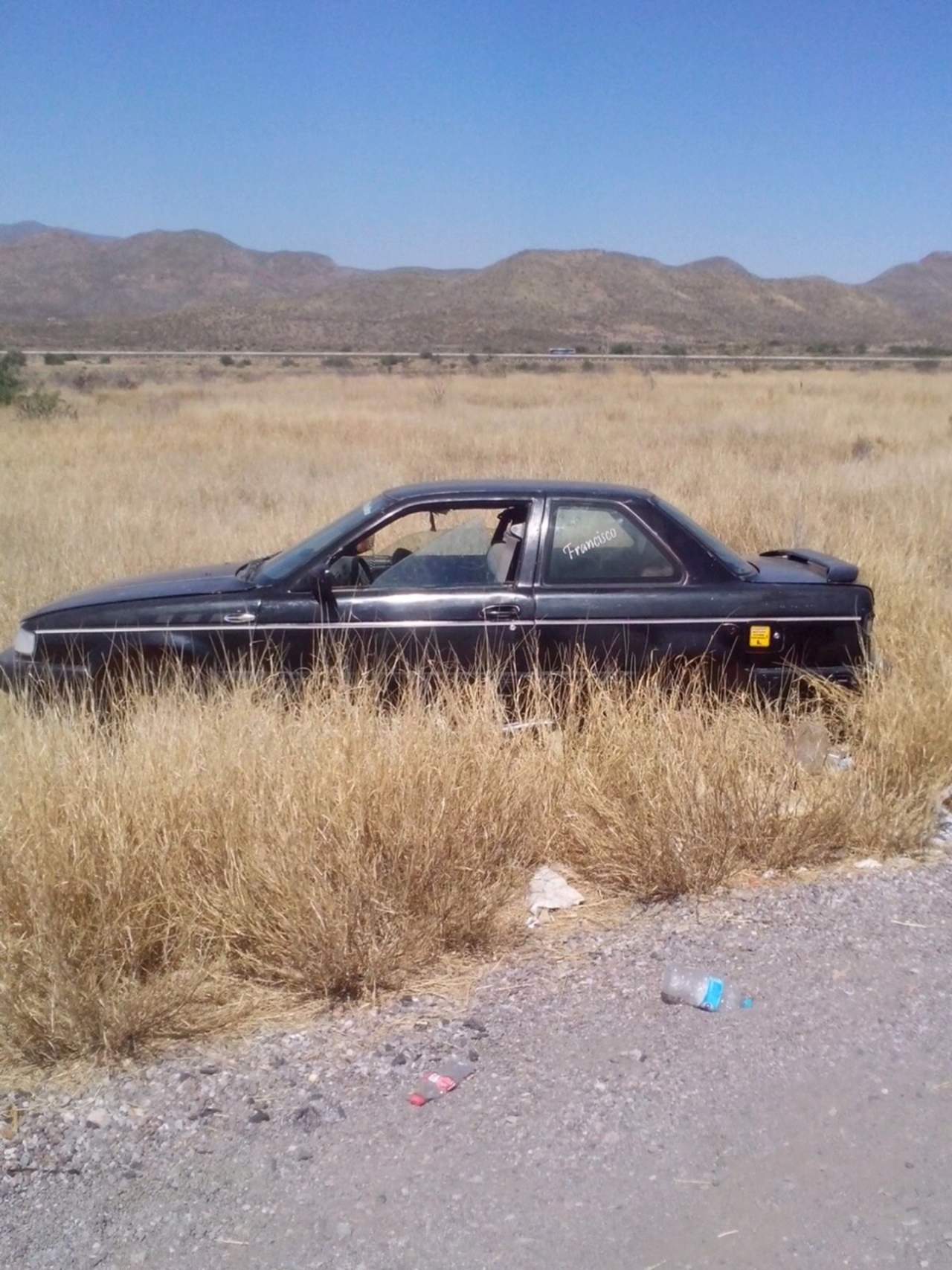Desmantelan vehículo en plena carretera libre Gómez Palacio-Durango