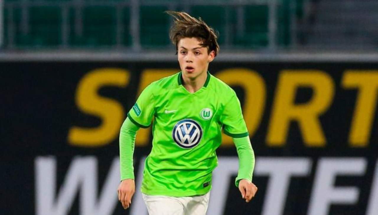 Adrián Goransch juega con el Wolfsburgo Sub-19. (Cortesía Bundesliga)