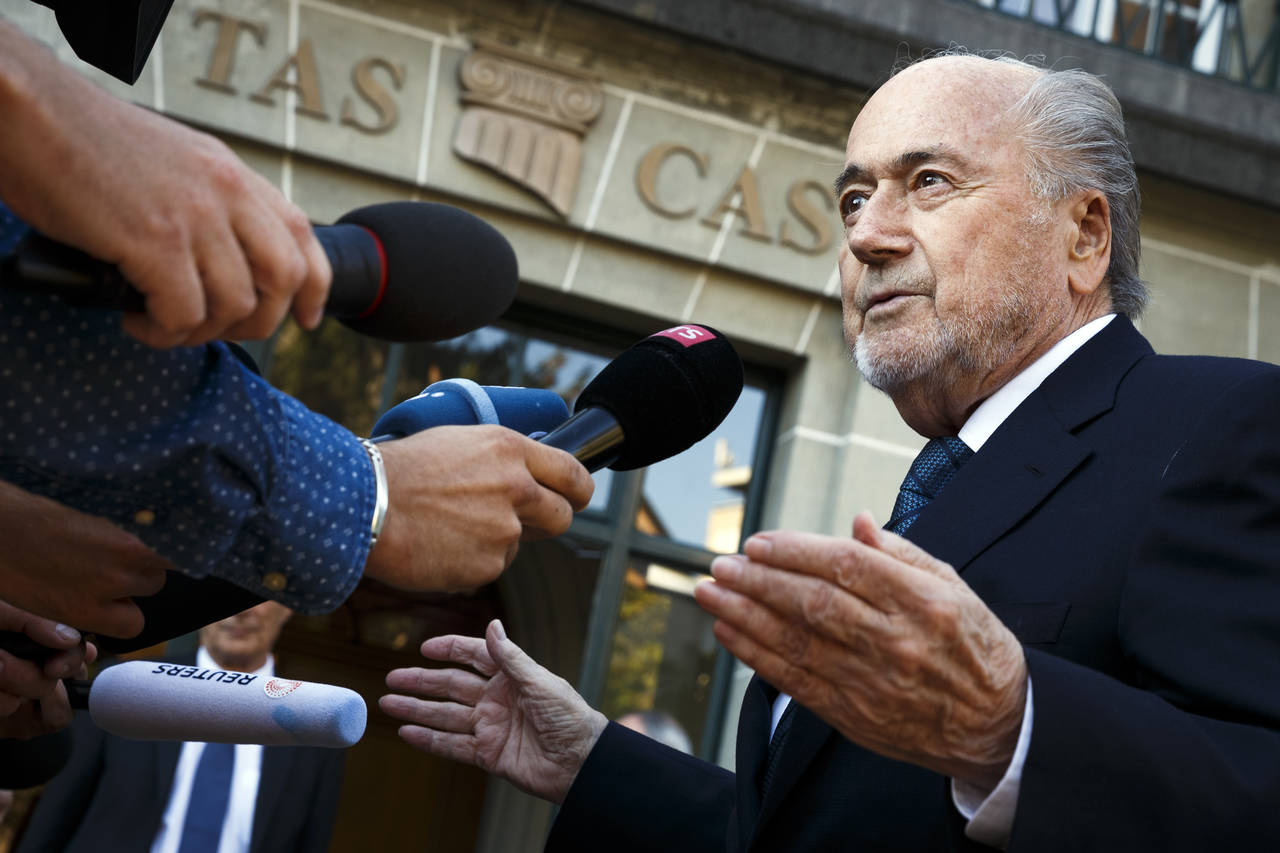 La fiscalía suiza también interrogó a Blatter, aunque el exmandamás del fútbol aseguró que se trata para 'aclarar' ciertos asuntos en su pesquisa. 