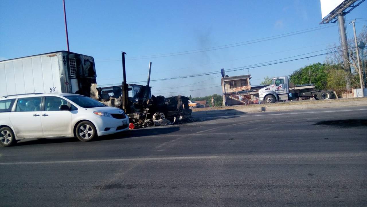 Reportan que así se encuentra la situación cerca del cuartel militar en Reynosa. (TWITTER) 
