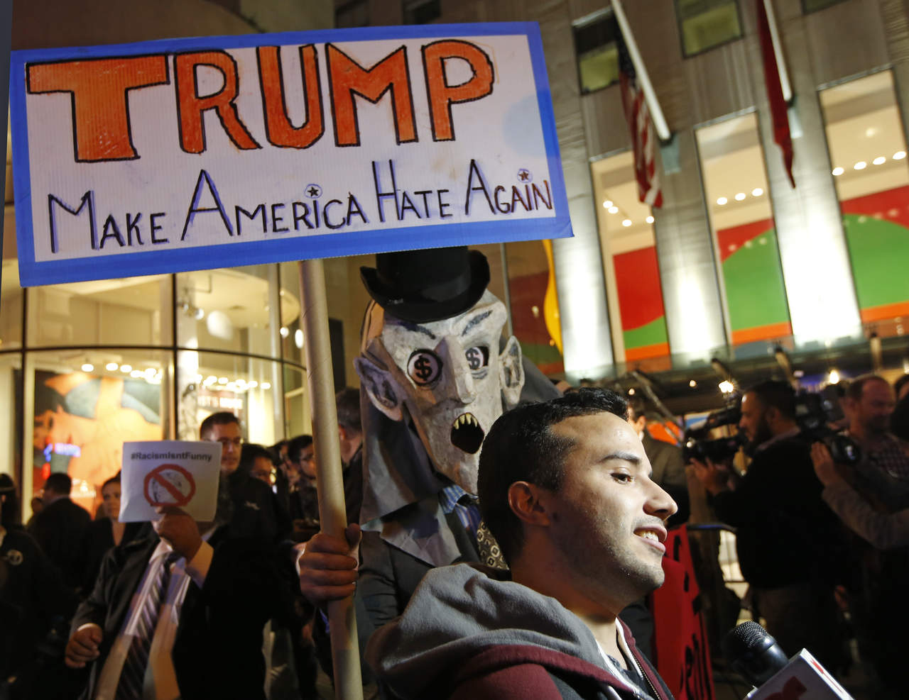 Queja. Juan Escalante, del grupo America’s Voice, estuvo en una protesta en contra de Trump por las últimas deportaciones. (AP)