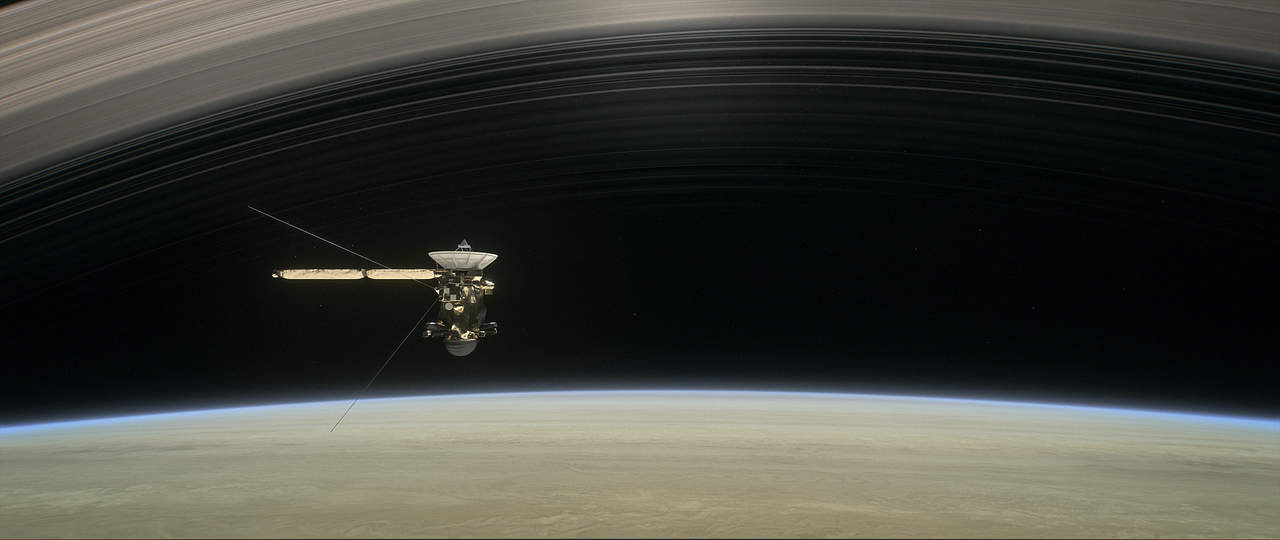 En las primeras horas de este sábado, Cassini pasó cerca de Titán, la luna más grande de Saturno, para alterar su órbita con ayuda de la gravedad, informó la NASA. (ARCHIVO)