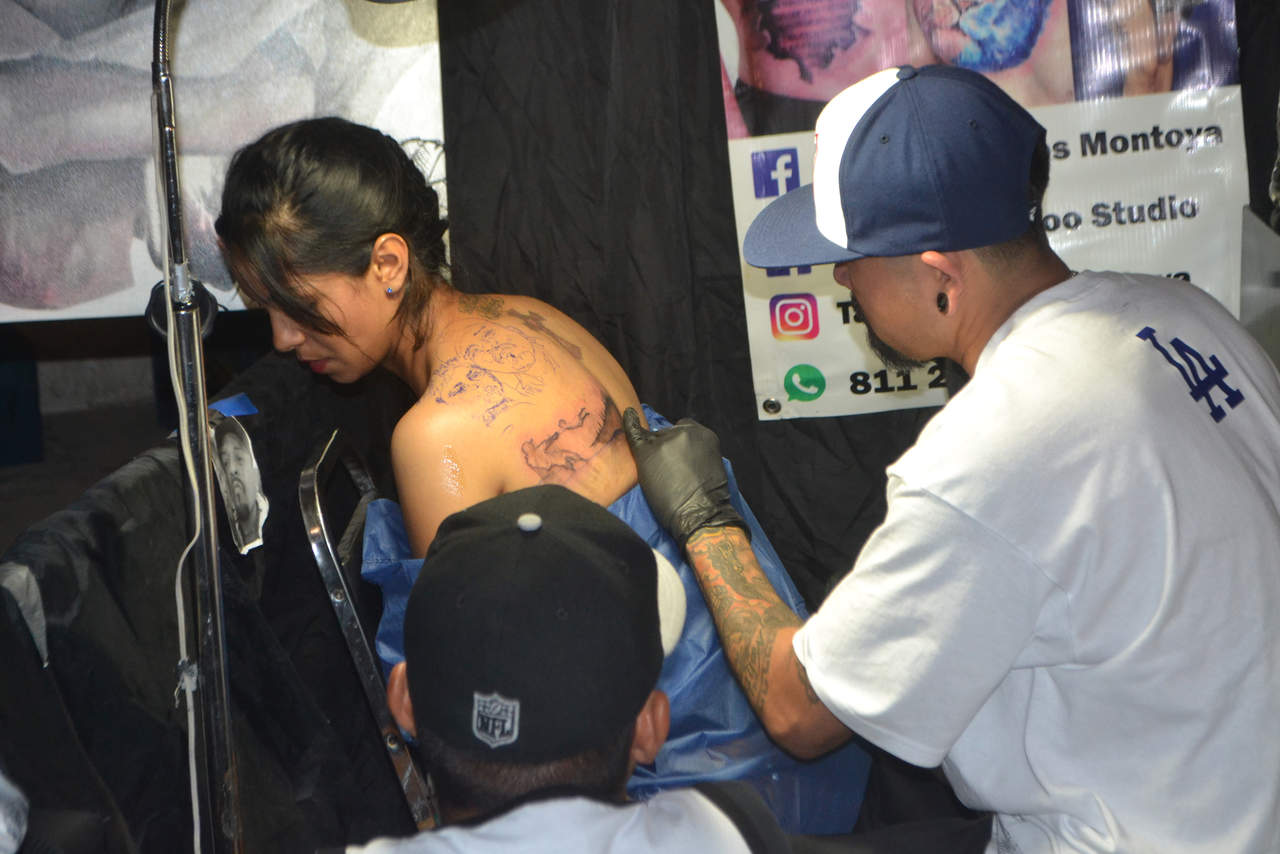 Legitimar. A la Expo Tatuaje, han acudido tatuadores de este país y de otras partes del mundo. (ROBERTO ITURRIAGA)

