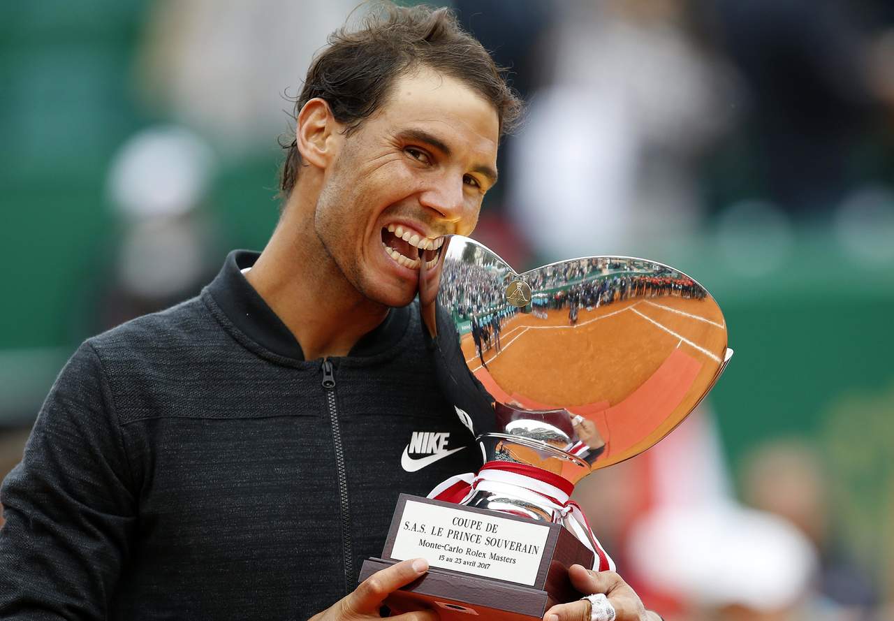 Rafael Nadal no tuvo problemas para derrotar 6-1, 6-3 a su compatriota Albert Ramos Viñolas en la final del Masters de Montecarlo. (EFE)