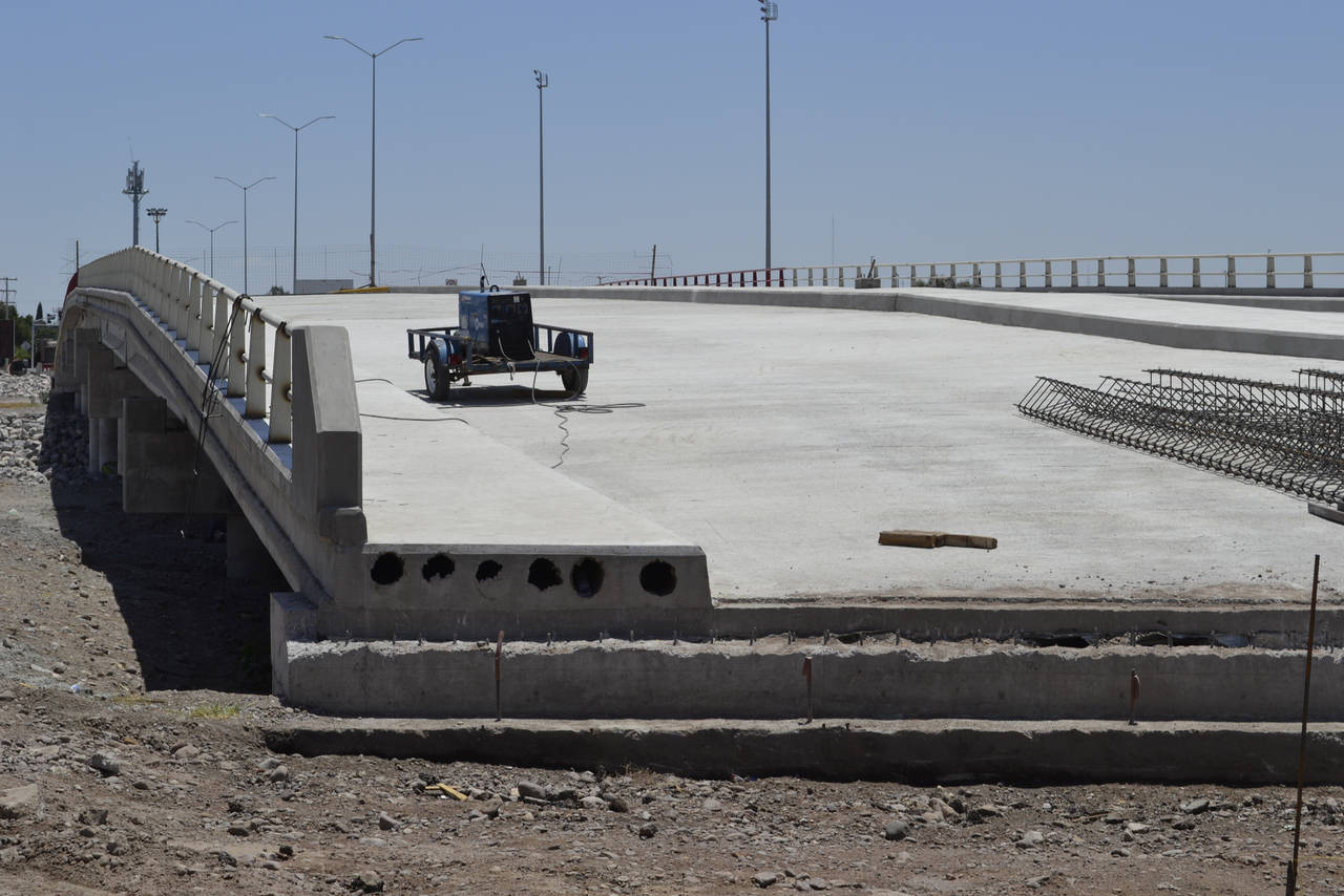 Proyección. La obra del puente Carlos Herrera-Falcón podría concluirse en el mes de junio y lleva un avance del 45 por ciento. (CLAUDIA LANDEROS)