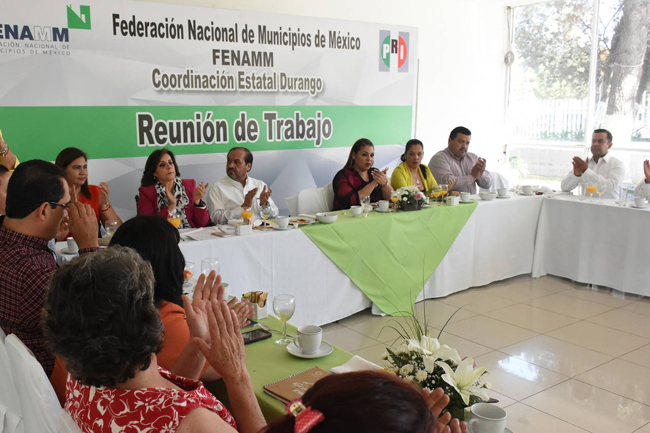 La primera. Fue celebrada la primera reunión de trabajo de la Federación Nacional de Municipios  por parte de la alcaldesa. (EL SIGLO DE TORREÓN)