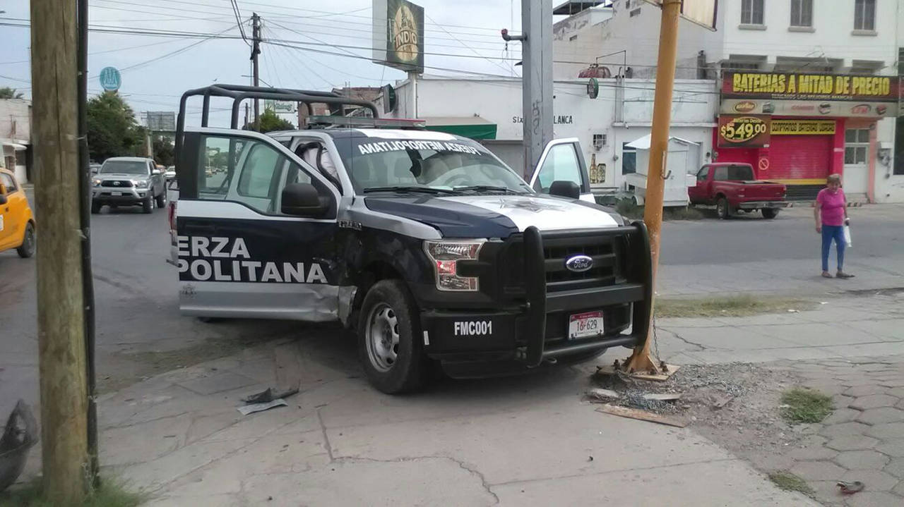 Accidente. Fue en el cruce de Juárez y calle 12, en el Centro de Torreón. (EL SIGLO DE TORREÓN) 