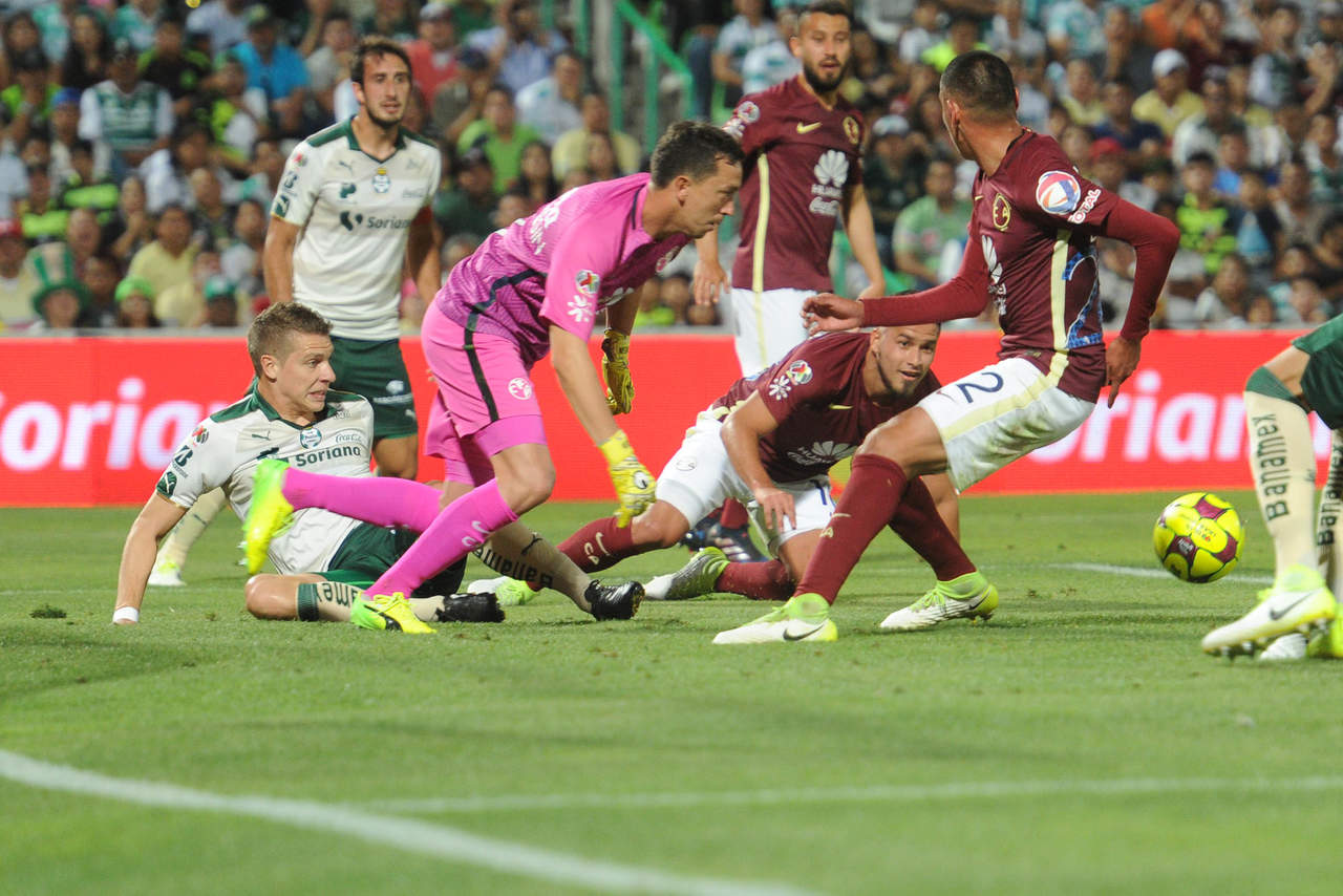 
Santos tuvo una gran cantidad de oportunidades de gol sobre la meta de Agustín Marchesín. (Ramón Sotomayor)