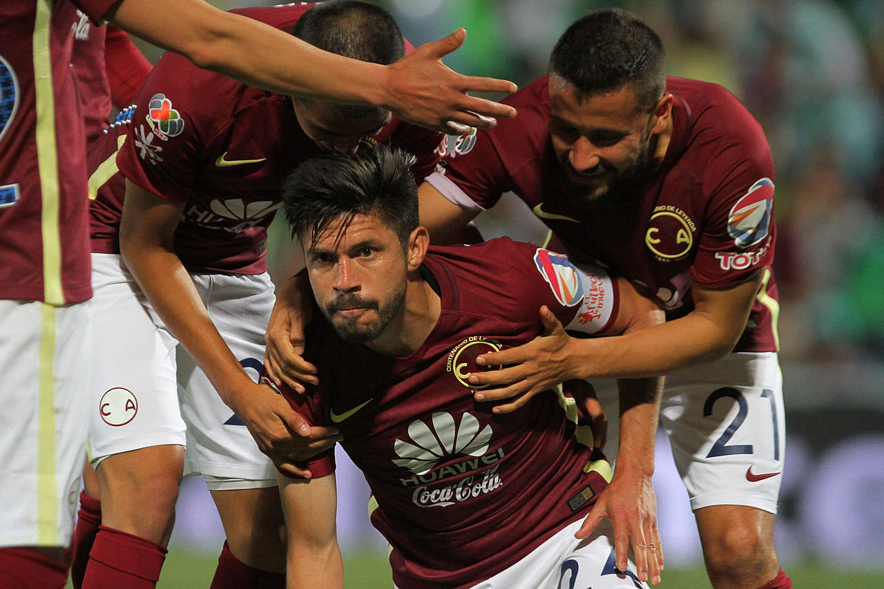 El mexicano Oribe Peralta, del América, consiguió marcar en la derrota ante Santos Laguna y llego a siete tantos en su cuenta personal, y es el único jugador nacido en este país con serias aspiraciones de obtener el título de goleo.
