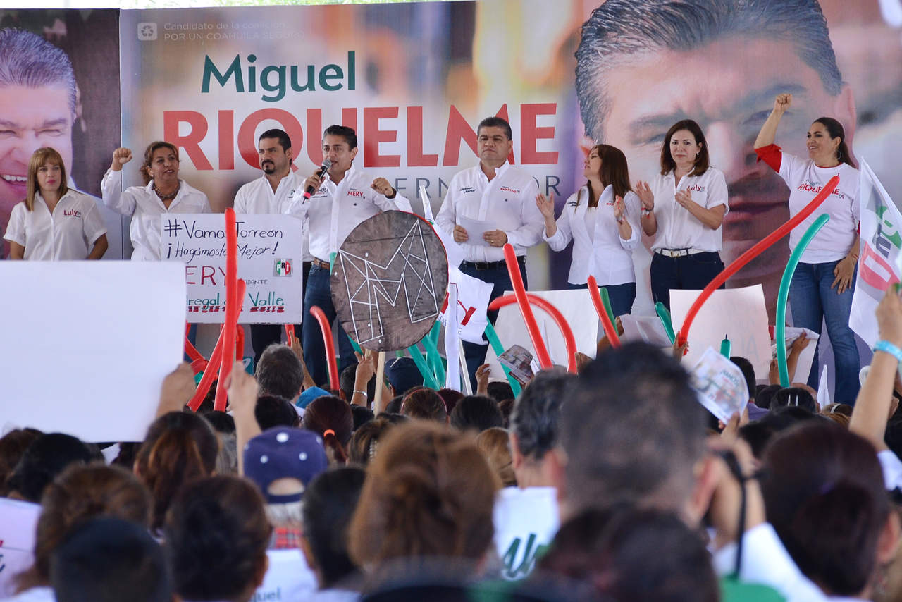 Gira. El candidato del PRI Miguel Riquelme en campaña. (Fernando Compeán)