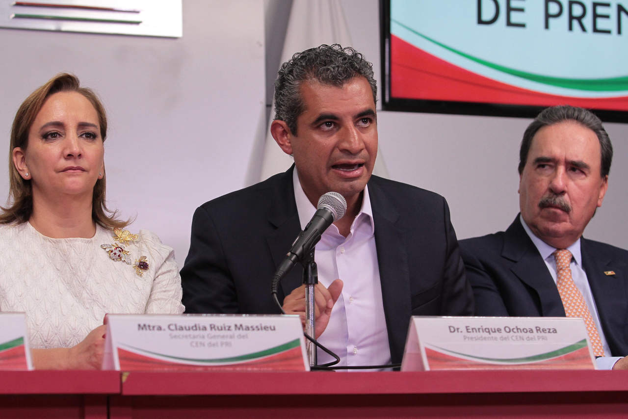 El líder priísta recordó los videoescándalos de Gustavo Ponce y René Bejarano, quienes eran funcionarios de la administración de López Obrador cuando fue jefe de Gobierno. (ARCHIVO)