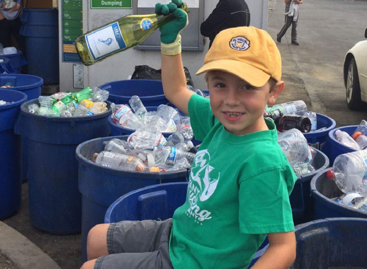 Ganar dinero, ayudando con el reciclaje de plástico. (INTERNET)