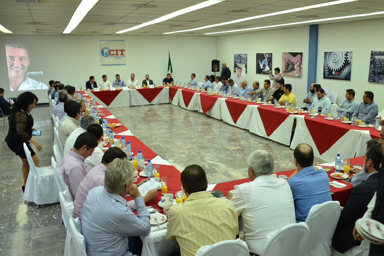 La asociación de la Ciudad Industrial de Torreón, encabezada por Jorge Willy Portal, se comprometió a trabajar de la mano del gobierno municipal. (FERNANDO COMPEÁN)