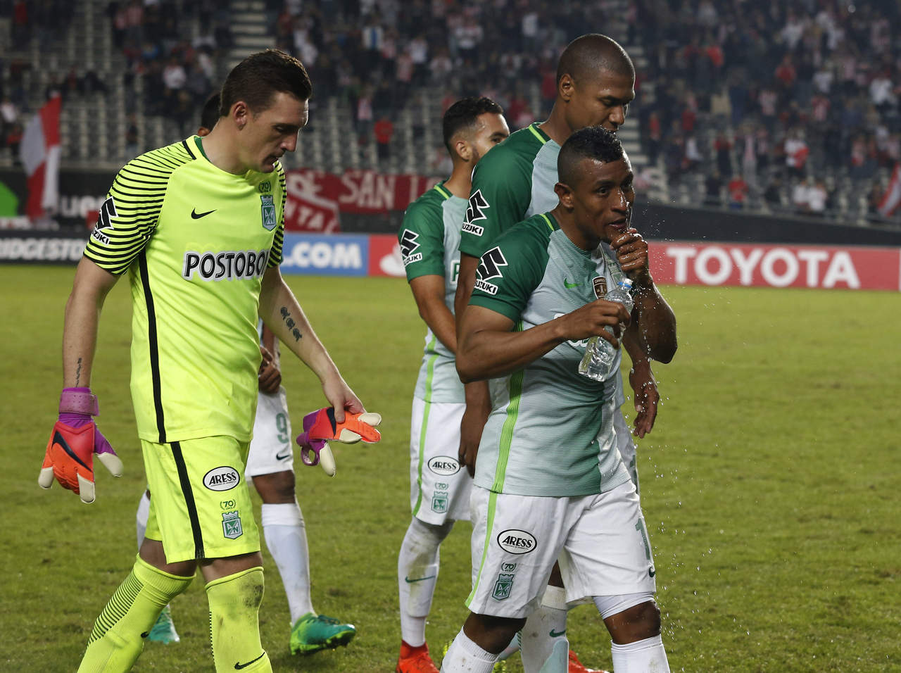 En tanto, los brasileños, que vienen de consagrarse campeones del segundo turno del torneo del estado de Santa Catarina, perdieron en la última jornada contra Criciúma por 1-0 utilizando mayoría de jugadores suplentes.
