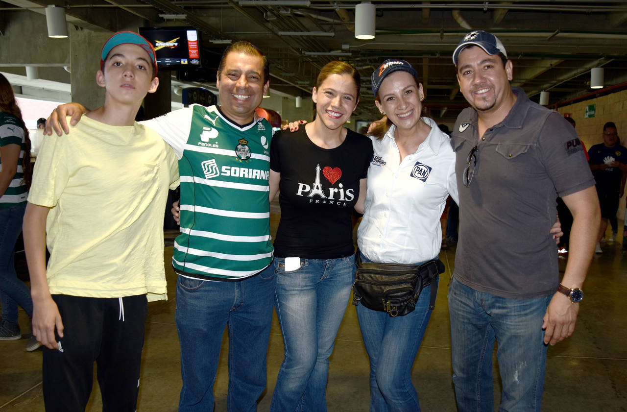 

Isaac, Héctor, Sofía, Astrid y Druzzo.

