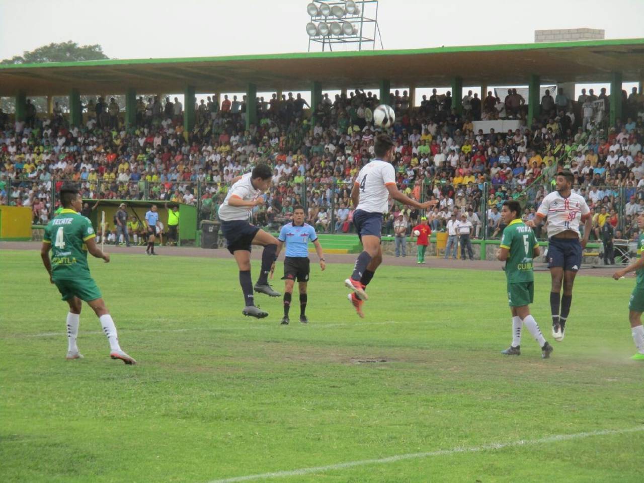 Un duelo duro sostuvieron los laguneros en la ida de las semifinales del torneo Clausura 2017 de la Segunda División. 