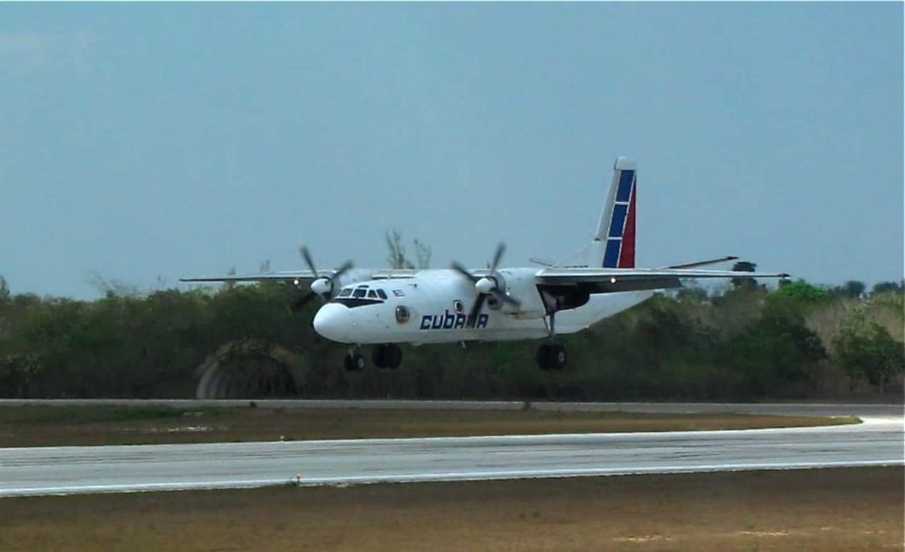El avión había despegado a las 6.38 hora local (10.38 GMT) del aeropuerto de Playa Baracoa, a 30 kilómetros de La Habana, y colisionó contra la Loma de la Pimienta. (ESPECIAL)