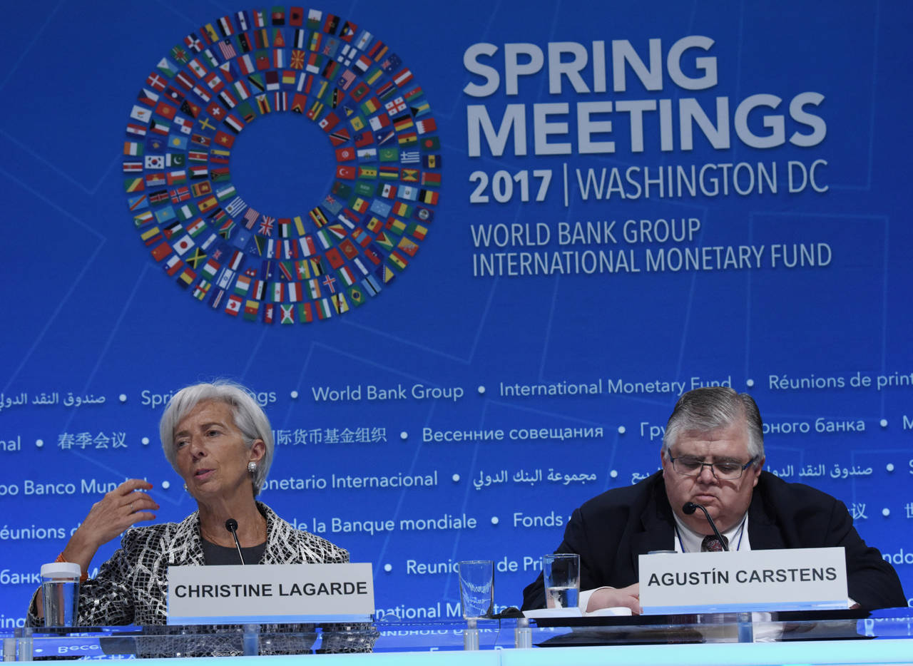 Lista. En la imagen aparece Christine Lagarde, directora gerente del FMI y Agustín Carstens, gobernador del Banxico.