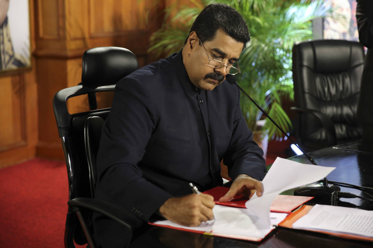 Proceso. Nicolás Maduro firmó el decreto para convocar a la Asamblea Constituyente.