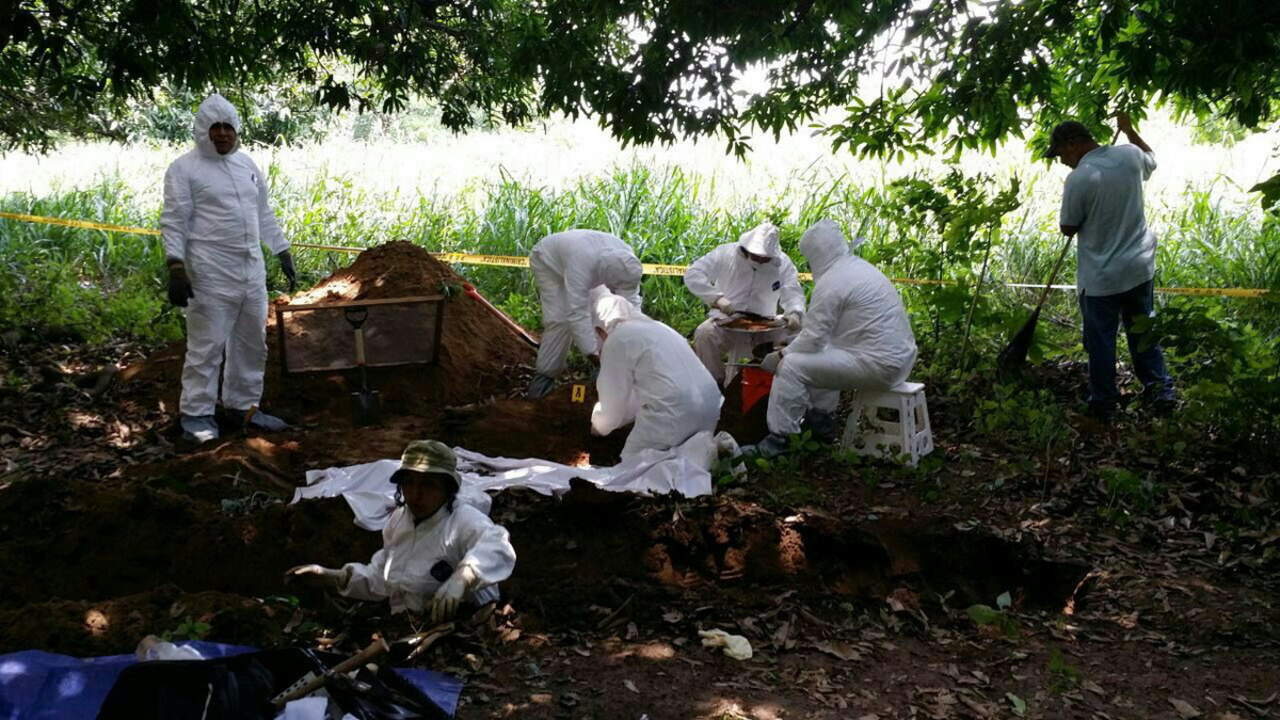 Los restos de las tres personas estaban mutilados y se encontraban en estado de descomposición. (ARCHIVO)