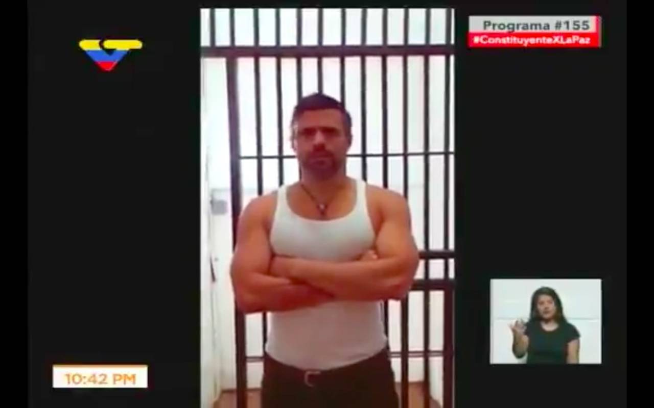 Lo muestran. En un video difundido a través de la televisión estatal venezolana, Leopoldo López envió un 'fe de vida'.