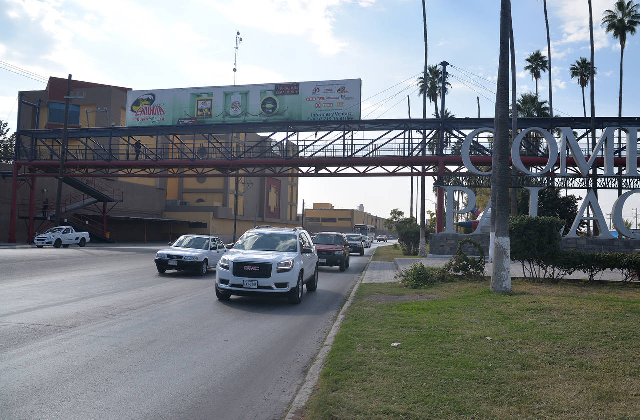 Pocos. Por lo general, los puentes peatonales sobre el bulevar Ejército Mexicano, no son utilizados por los gomezpalatinos.
