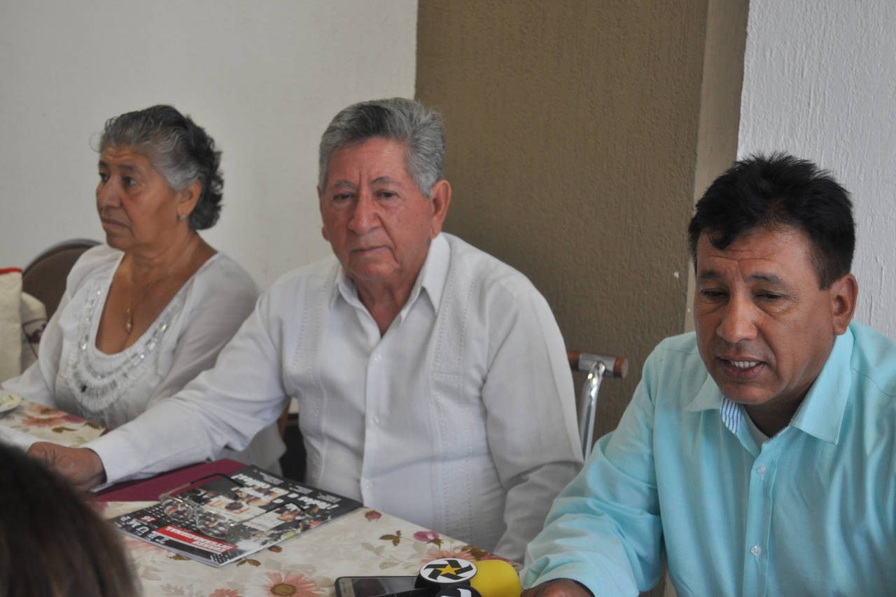 Detalles. Integrantes del Movimiento Magisterial de la CNTE en La Laguna hablaron sobre la marcha del 15 de mayo. (GUADALUPE MIRANDA)