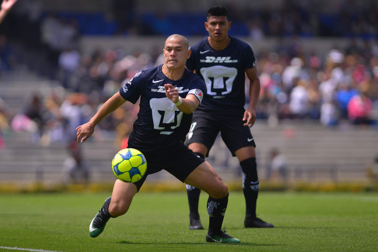 El vicepresidente deportivo de los Pumas, Sergio Egea, anunció la salida del equipo del defensa paraguayo Darío Verón. (Jam Media)
