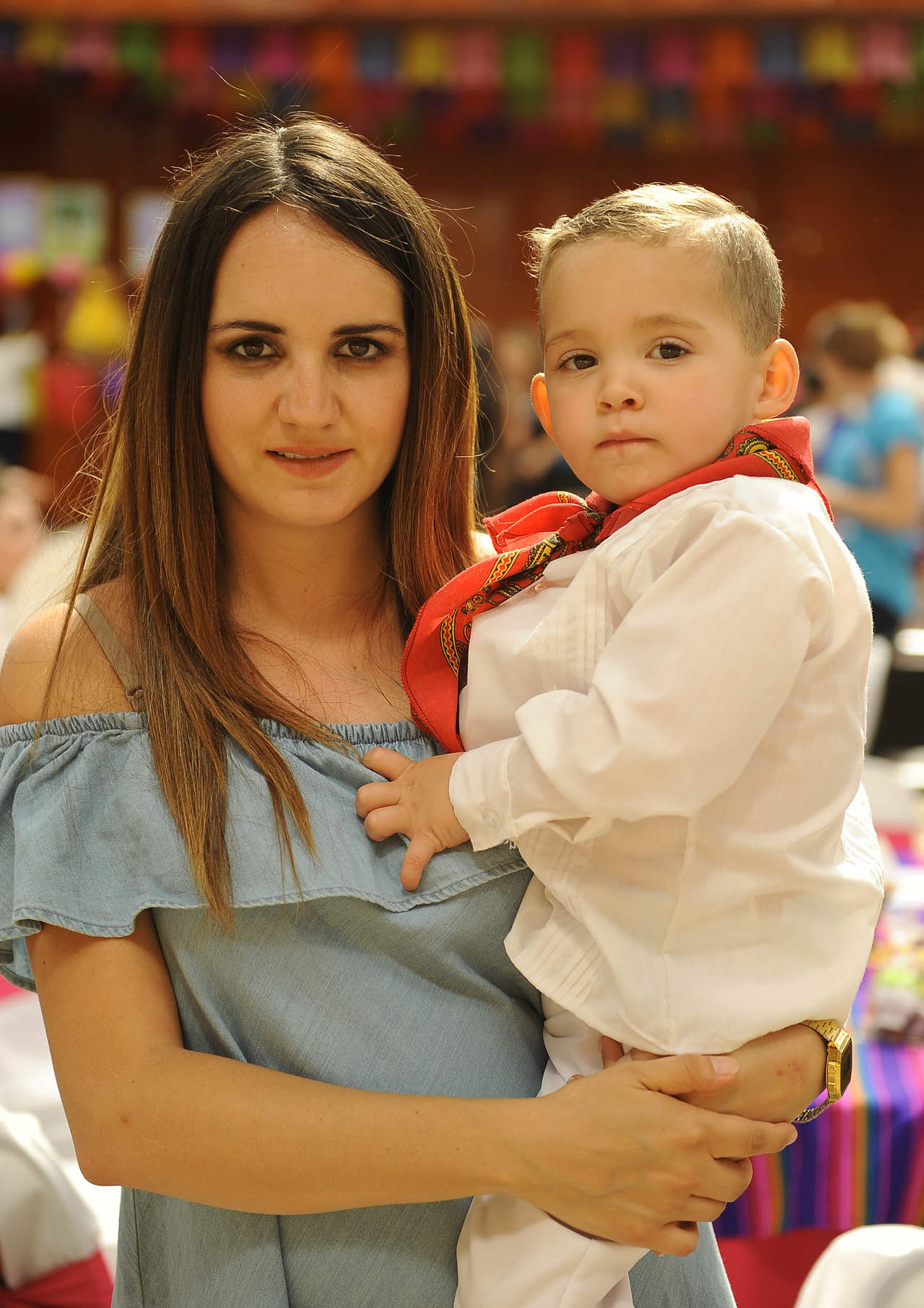 Paola con su hijo, Javier