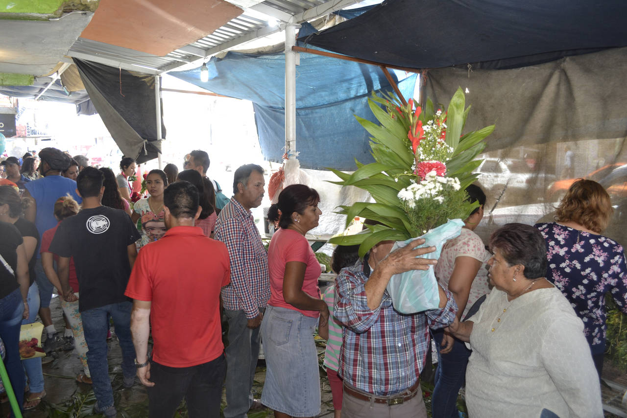 Ventas. Floristas de Gómez Palacio obtienen buenos resultados por motivo del festejo del Día de la Madre.