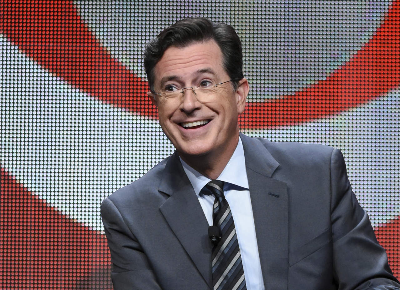 Colbert eclipsó a Jimmy Fallon de NBC e hizo de 'Late Show' el programa más visto de la televisión nocturna justo después de la investidura de Trump. (ARCHIVO)