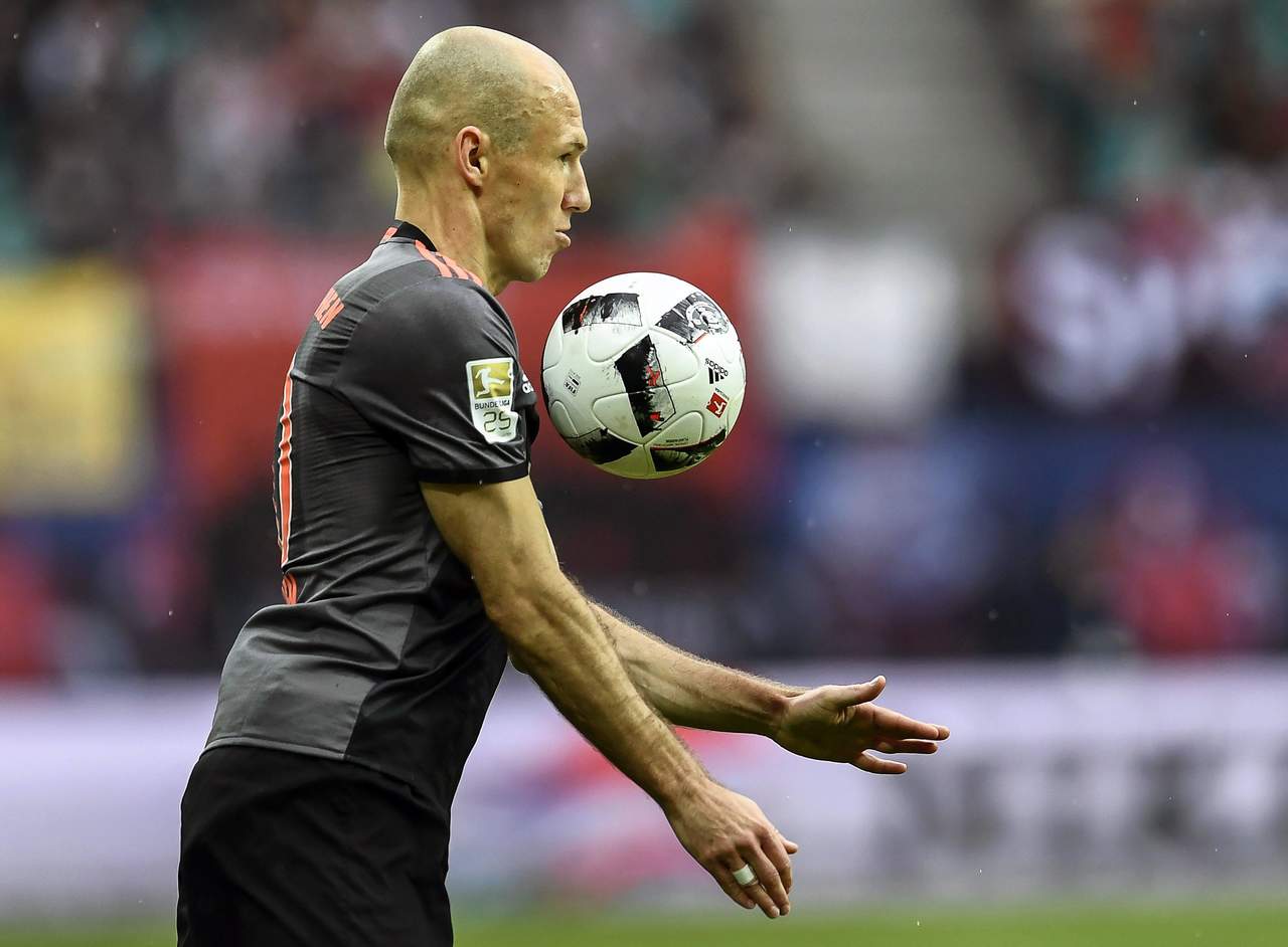 Arjen Robben marcó el gol del triunfo al minuto 95. (EFE)