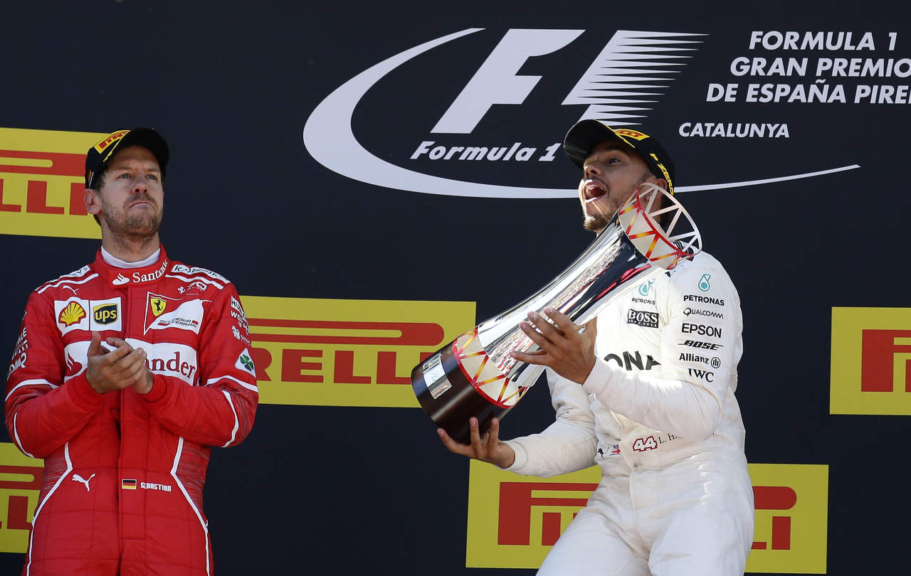 El podio lo completó el australiano Daniel Ricciardo (Red Bull), el único piloto detrás de Hamilton y Vettel que no fue doblado de todos los que acabaron la carrera en el Circuito de Barcelona-Cataluña.
